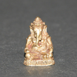 ganesha_zittend__messing_2.5cm__reis_ganesha_.png