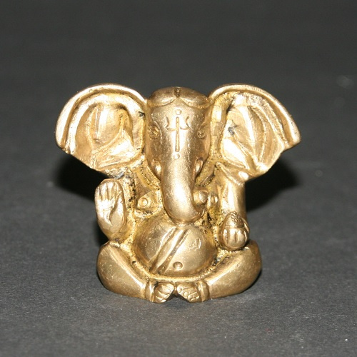 ganesha_zittend__messing_4cm.png