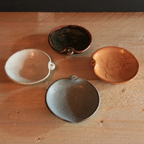 rond_blad__keramiek____8cm_diverse_kleuren.png
